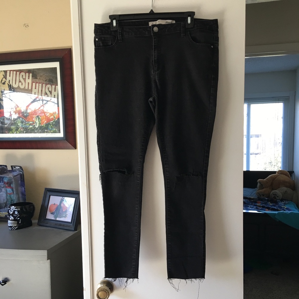 Distressed Lightweight Skinny Jeans